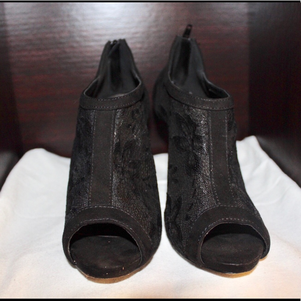Black lace marinelli heels, size 7 1/2